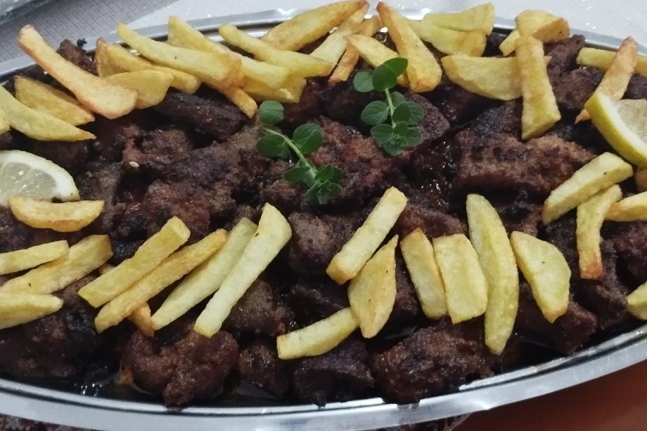 ΣΥΚΩΤΙ ΜΟΣΧΑΡΙΣΙΟ ΜΕ ΚΑΡΑΜΕΛΩΜΕΝΑ ΚΡΕΜΜΥΔΙΑ